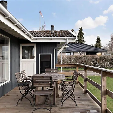 R951-rodvig-stevns-strandlaugsvej-17 * Rødvig